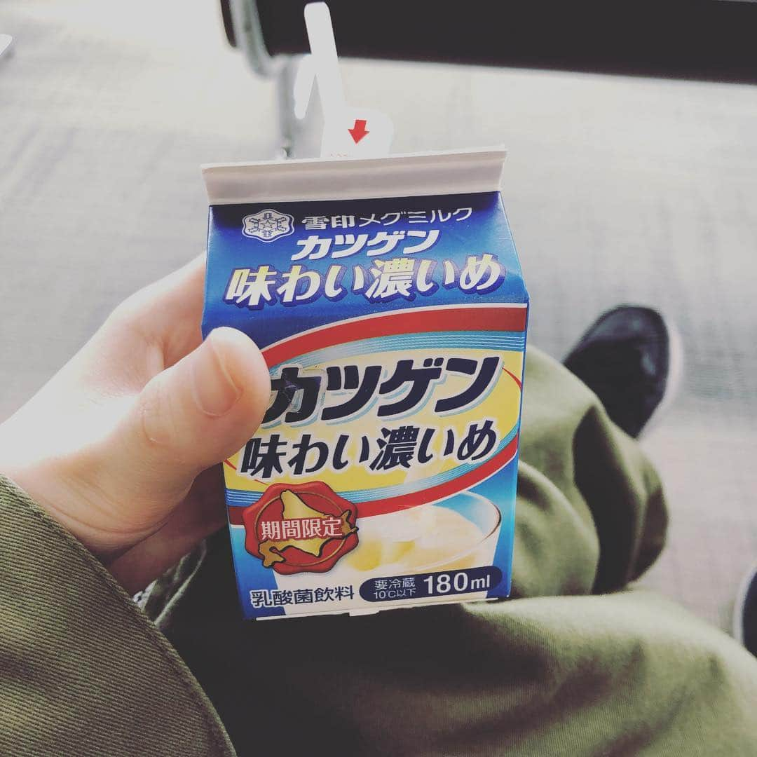 蒼山幸子さんのインスタグラム写真 - (蒼山幸子Instagram)「きのうは初の帯広。 想像していた以上に 待ってくれていたあったかい 気持ちに溢れてる場所だったなあ。 ありがとう、、 余韻に浸りながらカツゲン🐢 SOAKツアーも 残すは東名阪3本！ #ねごと #SOAK」3月23日 10時11分 - sachiko_aoyama