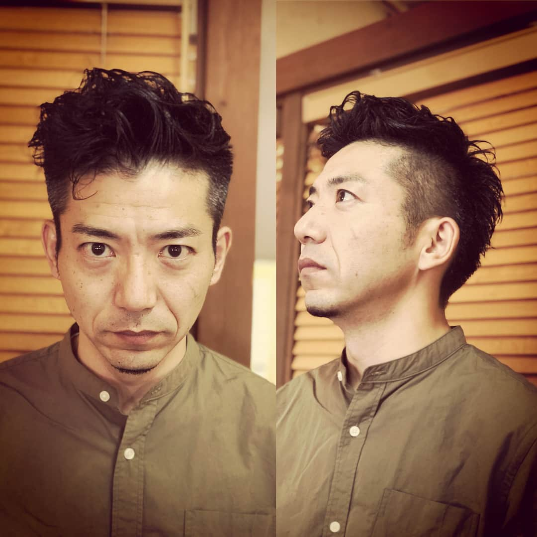 杉本知香さんのインスタグラム写真 - (杉本知香Instagram)「エロい2人✂️🌟 どぶろっくはバコバコテレビレギュラーだそうです😆 コバさんと どぶろっくは別撮りらしく2人とも番組内で会った事無いらしいですが（笑） コバさん、春なので絶妙に髪型変えました😝 もみあげからサイドは2㎜、両サイド顳顬上の生え際をさらに刈り上げてスッキリ✂️ 髭は3㎜🌟 #ケンドーコバヤシ#ケンコバ#あんぎゃー #にけつッ #tenga茶屋#ケンコバのバコバコテレビ #サンテレビ #漢 #レスラー体型#キン消し 体型#lewisleathers  #どぶろっく#どぶろっく森#もしかしてだけど 〜🎶#女女女 🎶 #ポートレート#中目黒美容室 @doburockmorishintaro」3月23日 13時45分 - sugimotoc