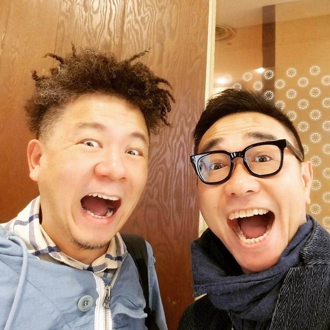 朝倉真司さんのインスタグラム写真 - (朝倉真司Instagram)「昨日広島駅で八嶋さんに会った！すごい偶然！歩き方が八嶋さんぽいなーと思ったらやっぱりそうだった！」3月23日 17時38分 - asacses