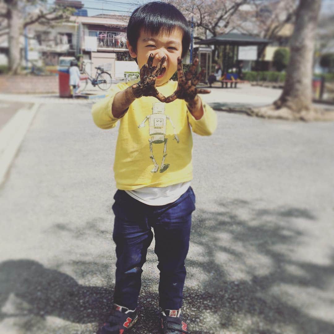 佐藤飛鳥さんのインスタグラム写真 - (佐藤飛鳥Instagram)「もう双子にあげられるお下がりがない😂」3月23日 17時56分 - s_asuka1278