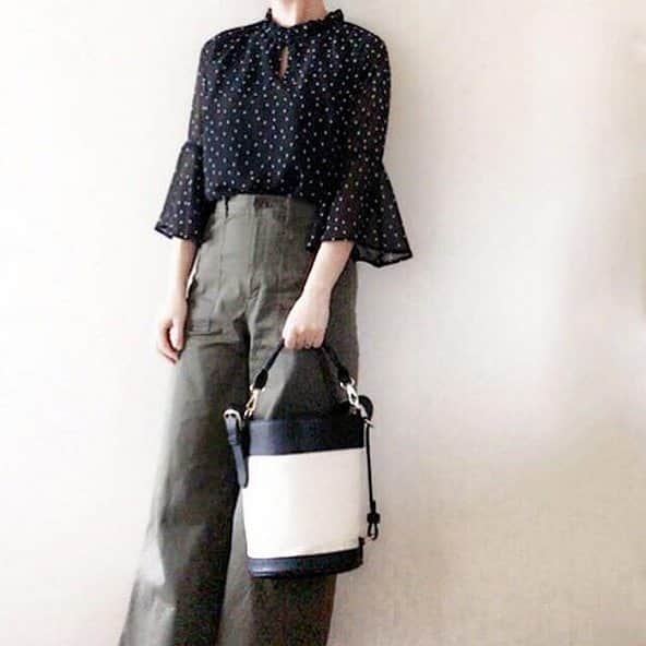 RANKING CHUUN fashionランキングチューンのインスタグラム：「. RANKING CHUUN fashion .  @miiriin500827  さんの ＜春の大人カジュアルコーデBEST5＞ . 第２位はフェミニンドット柄ブラウスコーデ✨ . ブラウス▶ @grshimamura ワイドパンツ▶ @gu_global バッグ▶ @kalie_official . ♥ワンポイント トレンドのドットアイテムに アースカラーを合わせて大人っぽく♪ . 次はいよいよ第１位の発表です💎 . #rankingchuun #ファッション#fashion  #オシャレ #きょコ #着画 #instafashion #ootd #スナップミー #おしゃれさんと繋がりたい #フォローミー  #いつコ #outfit  #大人カジュアルコーデ#大人コーデ #上品コーデ #コーディネート探検隊 #ユニジョ#ジユジョ#ママコーデ #コーデ女子部 #ootd_kob #ドット柄」