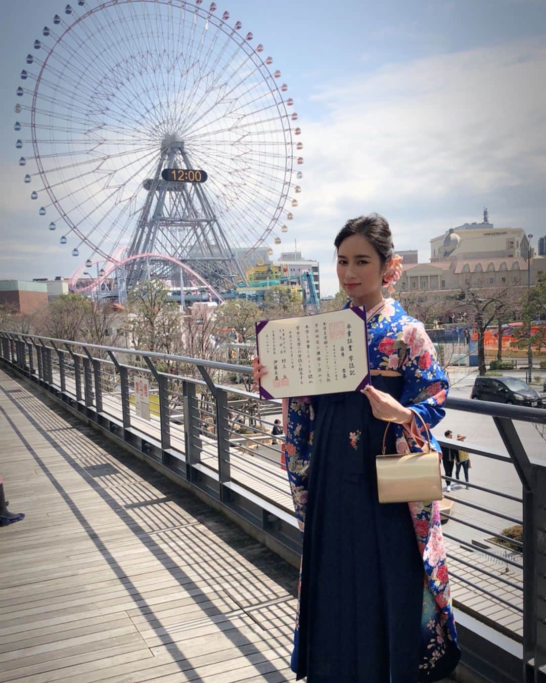 レアンナのインスタグラム：「久々の投稿です！ 今日は大学を卒業しました。 4年間とてもあっという間でした🌸」