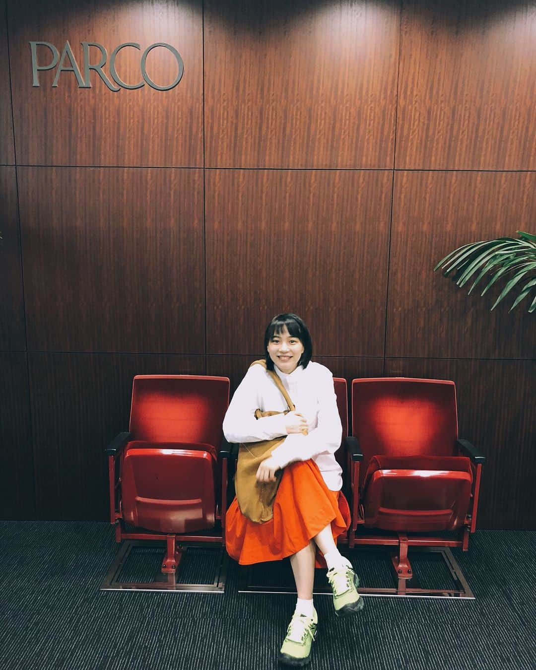 のん（能年玲奈）さんのインスタグラム写真 - (のん（能年玲奈）Instagram)「パルコ劇場の椅子、お客さん達が座ってハートの形に模様ができたんだと、教えてもらいました。 #のんひとり展 #女の子は牙をむく #PARCO #♡」3月23日 21時21分 - non_kamo_ne