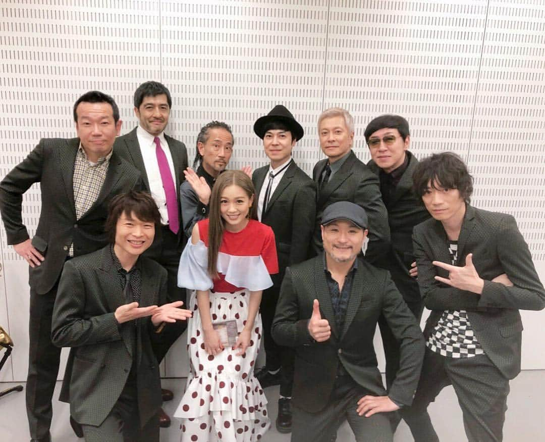 西野カナさんのインスタグラム写真 - (西野カナInstagram)「. スカパラ兄さん達ともパシャリ📸✨ スタッフ🎷🎺 #Mステ #東京スカパラダイスオーケストラ #西野カナ ▶️映画『となりの怪物くん』主題歌 『アイラブユー』着うた(R)先行配信中！」3月23日 21時40分 - kana_fansinsta