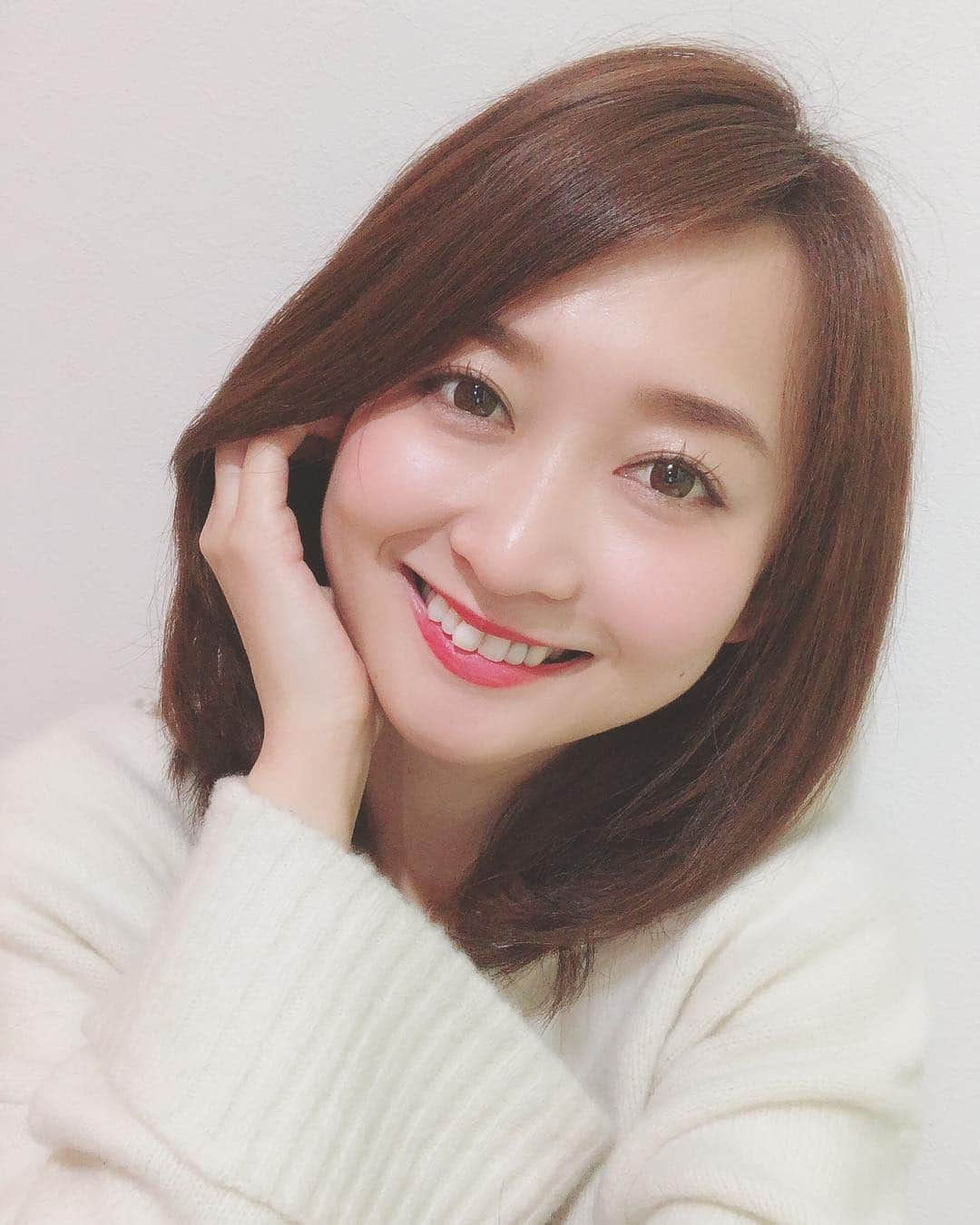 のインスタグラム：「ノ(￣∀￣)❤️ お仕事前にメンテンナンス💇🏾‍♀️✨ ・ ・ ・ 宮川さんマジックにてカラーにトリートメント😍🌿 @zacc_miyagawa ・ ・ ・ ・ 綺麗にして頂きありがとうございました🙇🏽‍♀️❤️ ・ ・ ・ #表参道#omotesando #美容院#ZACC#ミディアムヘア #カラー#トリートメント#大人ヘア#大人女子 🤘🏾👧🏾 #サラサラヘアー ✨ #感動 (´༎ຶོρ༎ຶོ`) #自分磨き #綺麗になりたい  #ヘルシーな前髪💇🏾‍♀️ #サクラベージュ 🌸 #山吹透明感計画 🌬笑 #宮川さんお任せコース #綺麗になれるお店  #いつもありがとうございます 🙇🏽‍♀️ #モチベーションup ⤴︎ #明日も頑張ろ ✌🏾 #おやすみなさい 😪」