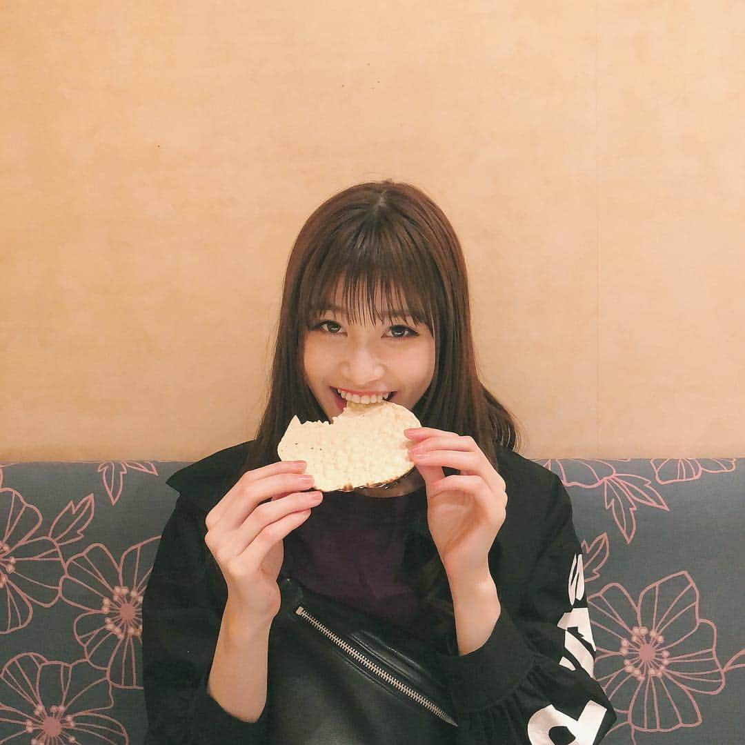 生見愛瑠さんのインスタグラム写真 - (生見愛瑠Instagram)「なんとかせんべい #なんだけ #ぐるめるる」3月23日 22時48分 - meru_nukumi