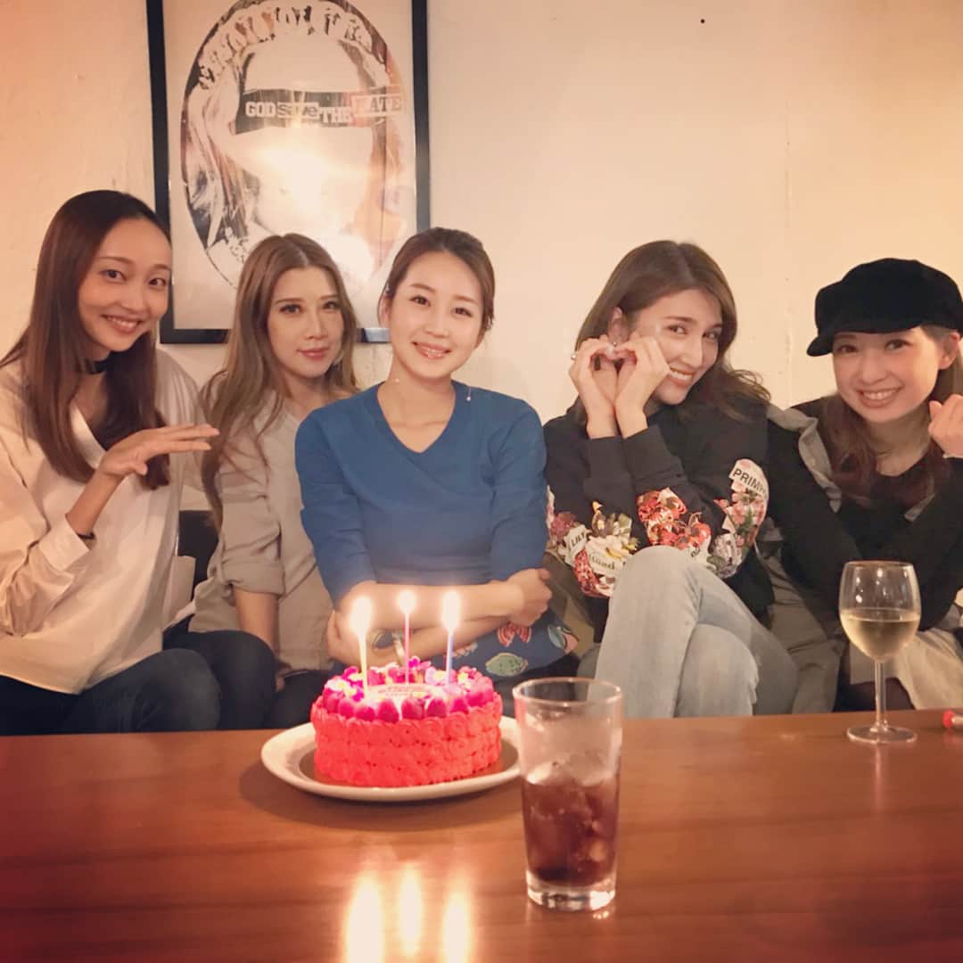 suika0601のインスタグラム：「ひーちゃんおめでとう❤️ 楽しかった❤️ #hbd #bff #息抜き #たまにはいいよね #明日からまた頑張ろう #大好きな人たち」