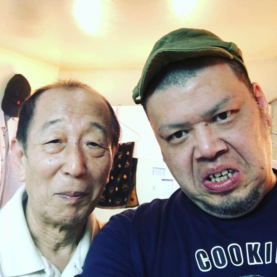 くっきー（川島邦裕）さんのインスタグラム写真 - (くっきー（川島邦裕）Instagram)「#チャッソ #チャッソチャッソ❤︎ #やなぎ浩二ちゃん #チャッソの神 #ひさびさ降臨 #チャッソ #チャッソチャッソ❤︎ #そういや #15年くらい前 #イベントのコーナーで #アタリメを一本食べさせたら #飲み込みまで #20分くらいかかってたなぁ #今だったら40分はかかるだろなぁ #クチャクチャ #かわゆいんだぁ♫ #チャッソ #チャッソチャッソ❤︎」3月24日 13時42分 - nikuguso_taro