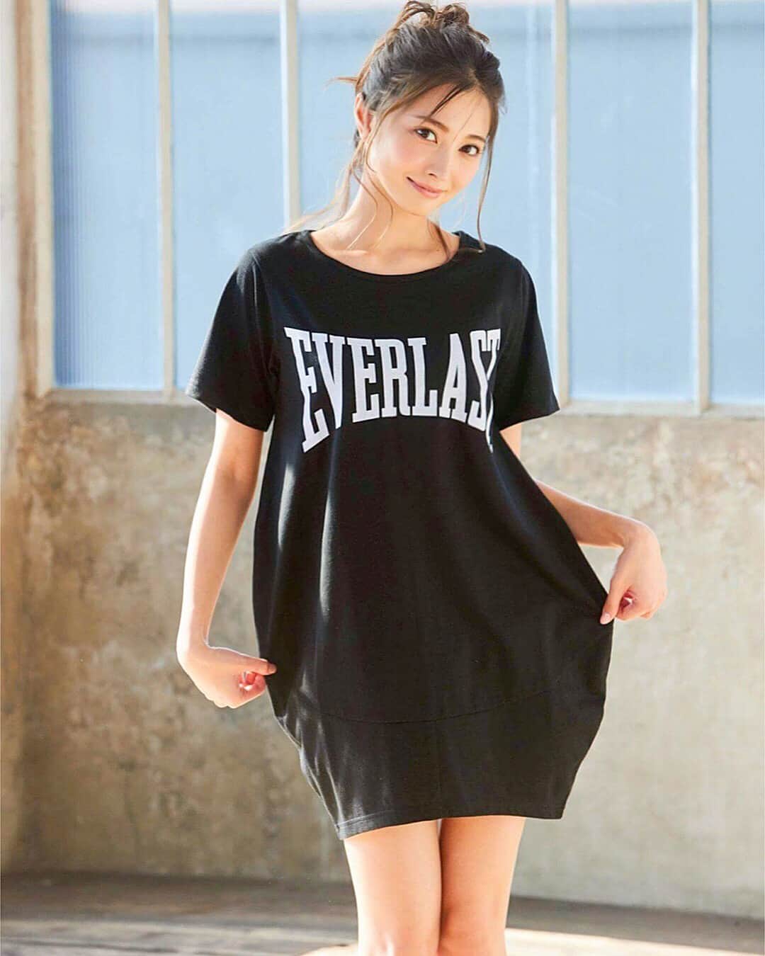 大石絵理のインスタグラム：「EVERLAST 2018 S/S のイメージモデルになりました👟👙🍍🌈 #everlast #japan #2018ss」