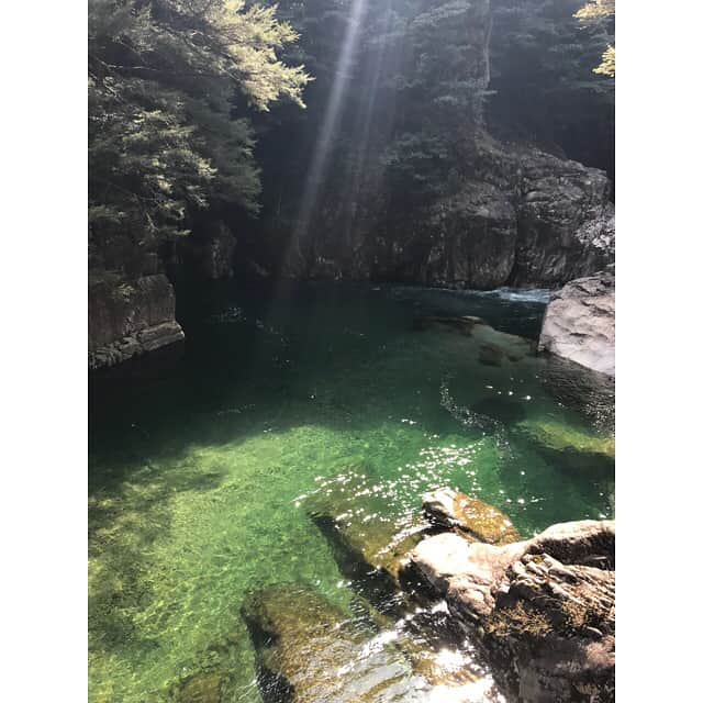 鈴木ちなみさんのインスタグラム写真 - (鈴木ちなみInstagram)「☀️🌱💚 #広島 #三段峡 #ニッポンレンタカー  #ヤナセ #輸入車レンタル #メルセデスベンツ  #今日は助手席 #ちなみたび」3月24日 21時05分 - chinami_suzuki0926