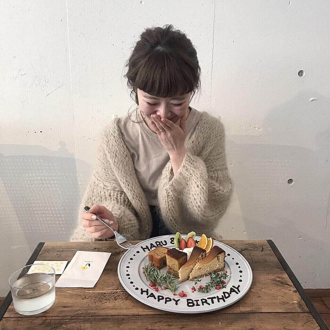 のインスタグラム：「ㅤㅤㅤㅤㅤㅤㅤㅤㅤㅤㅤㅤㅤ 誕生日いちにち違いの @yukannu0327 と 前祝い♡🎂 ㅤㅤㅤㅤㅤㅤㅤㅤㅤㅤㅤㅤ 食べるのもったいないくらいかわいかった、、、」