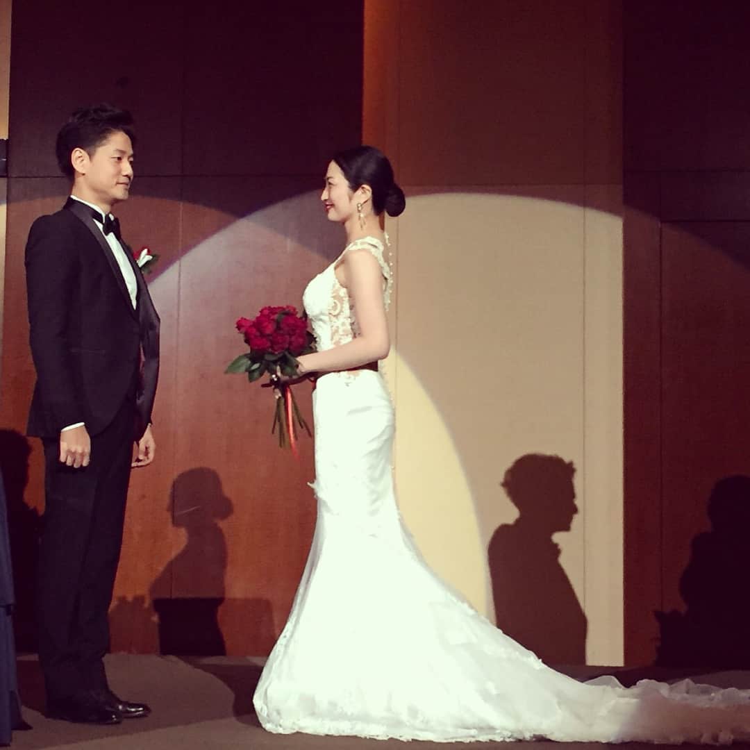 長尾悦美さんのインスタグラム写真 - (長尾悦美Instagram)「愛すべき @haruetanakameda の結婚式。  美しい花嫁姿にうっとり♡  とってもとっても素敵な結婚式でした！  おめでとう㊗️ #weddingparty #道産子仲間#ご近所仲間」3月24日 22時11分 - yoshiminagao