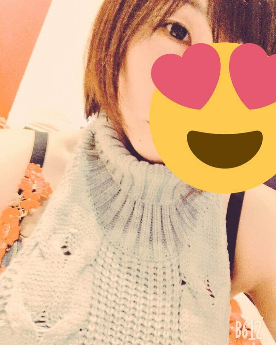 のインスタグラム：「皆さまおはようございます！  昨日は2月10日。ニットの日でしたねー♡ おっぱいが大きく見える素敵効果っ！笑」