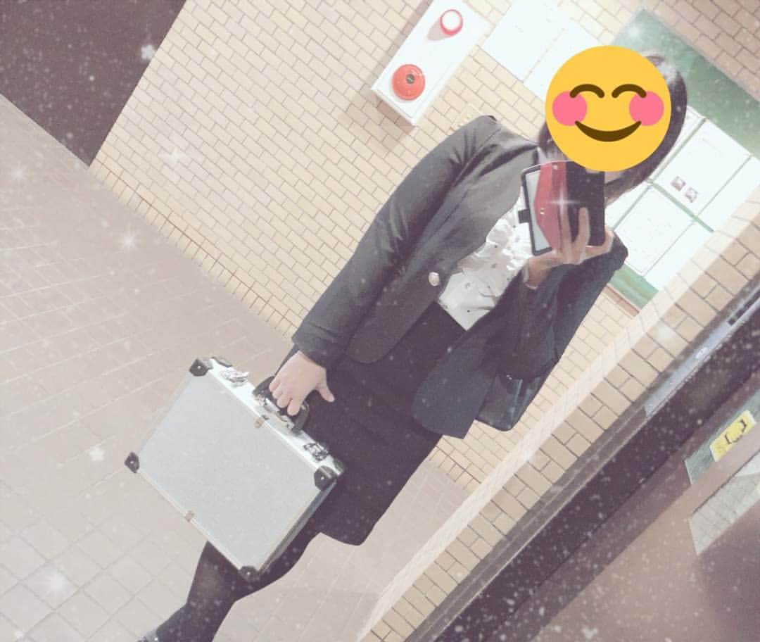 のインスタグラム：「カバンが黒かったら… 就活生ごっこも出来るかしら？  人「君の強みはなんだい？」 い「ねっとりたっぷりイラマです」 人「ちゃんと出来たらウチで採用してあげよう。さぁ、やってみなさい？」 的な///♡笑」