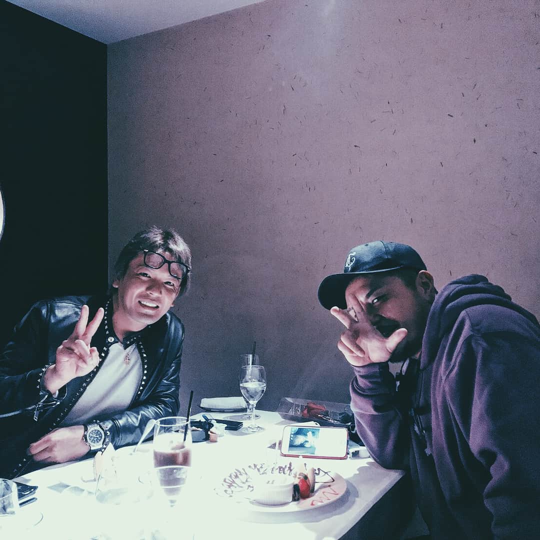 武井勇輝のインスタグラム：「・ 久々に沖縄のbig brotherと飯へ ・ コース終わりにおめでとう を炸裂された。 ・ Special THX ・ #last #birthday ・ #感謝 #ありがとうござます」