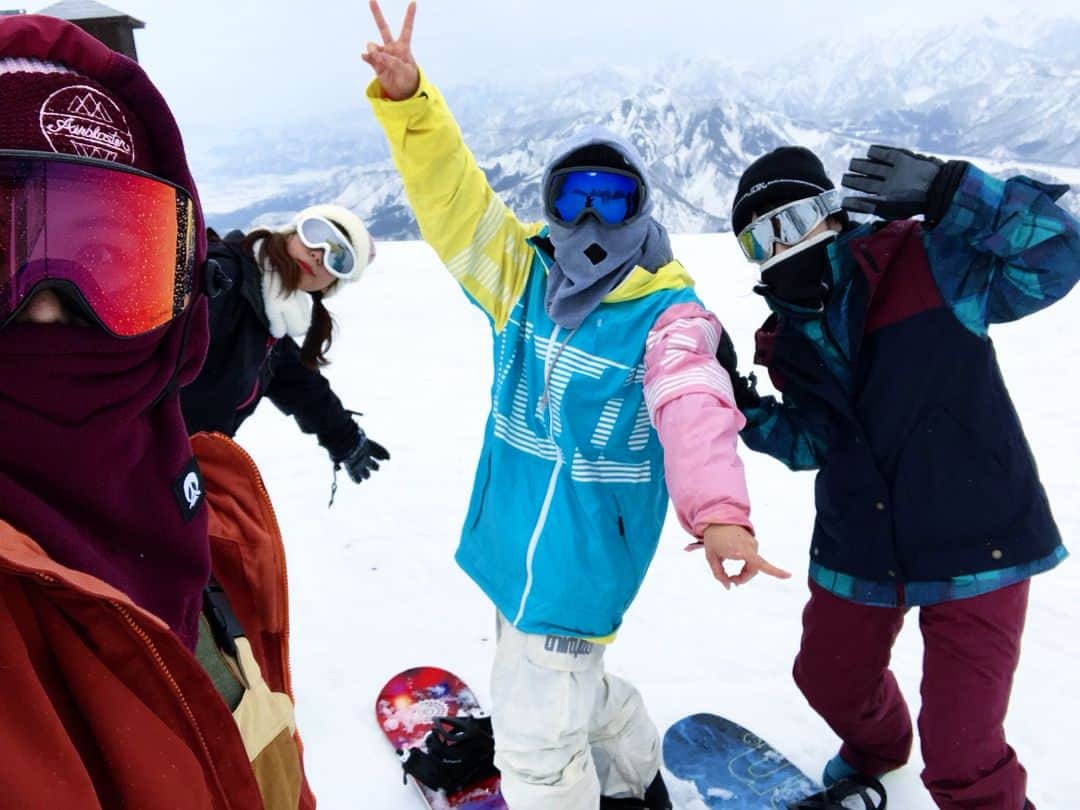 藤巻紗月のインスタグラム：「💜❄️🏂❄️☂️ スノボいきたい… #ツッコミどころ満載の旅 #もう春ですね #また来年🤚🏻」