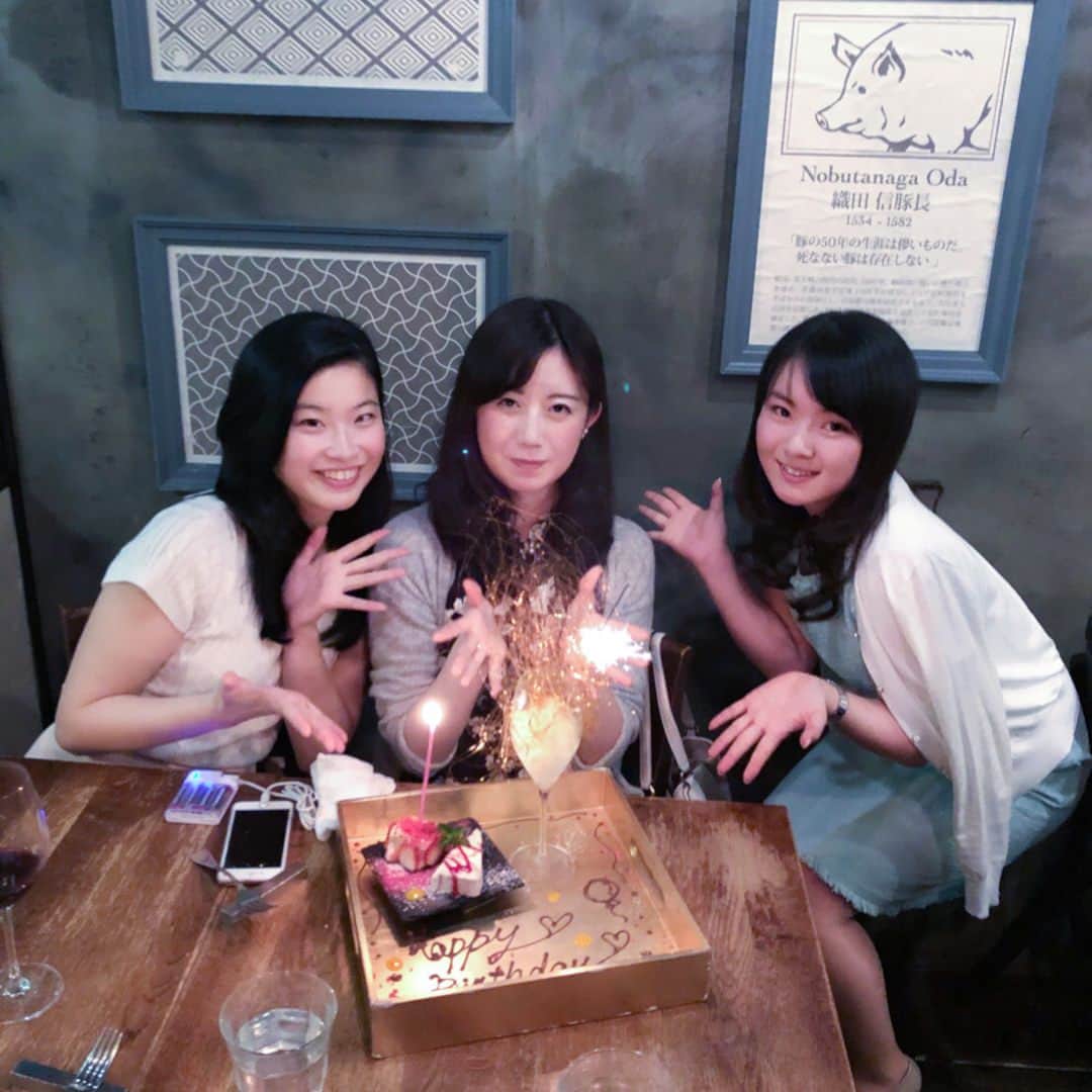 石橋里紗さんのインスタグラム写真 - (石橋里紗Instagram)「大好きな友人達が、誕生日を祝ってくれました❣️☺️ 本当に本当に楽しかった… いつまでも本気で腹をわって話せる大切な存在✨  #ほっとできる人たち #大学時代からのお友達 #尊敬するところがたくさん」3月25日 22時45分 - ux_ishibashi.lisa