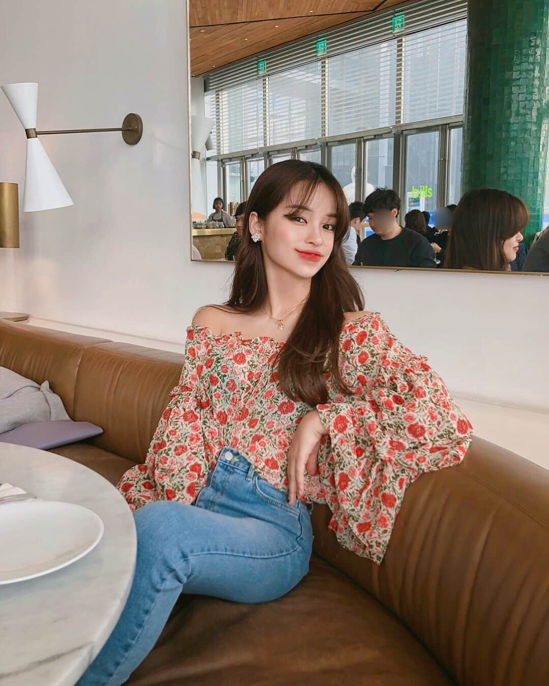 カン・ギョンミンさんのインスタグラム写真 - (カン・ギョンミンInstagram)「ㅎ r ,, 어뜨카지 ,, 오프숄더 미쳤어 ,, ‧⁺◟( ᵒ̴̶̷̥́ ·̫ ᵒ̴̶̷̣̥̀ )💐 진짜 증말 나는 봄을 싸랑해 .. 💕 이 세상 오프숄더 내가 다 입을거야 ㅠㅠㅠ #룩앳민 #굠민코디」3月25日 23時07分 - kkmmmkk