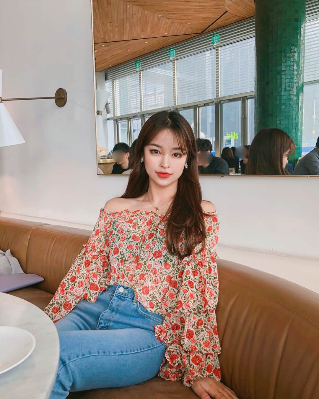カン・ギョンミンさんのインスタグラム写真 - (カン・ギョンミンInstagram)「ㅎ r ,, 어뜨카지 ,, 오프숄더 미쳤어 ,, ‧⁺◟( ᵒ̴̶̷̥́ ·̫ ᵒ̴̶̷̣̥̀ )💐 진짜 증말 나는 봄을 싸랑해 .. 💕 이 세상 오프숄더 내가 다 입을거야 ㅠㅠㅠ #룩앳민 #굠민코디」3月25日 23時07分 - kkmmmkk