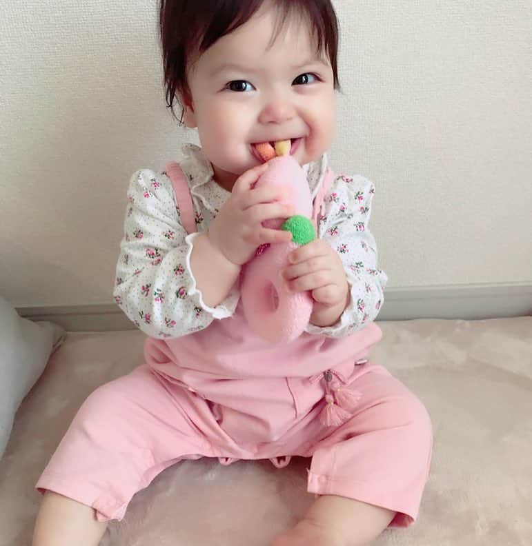 山本朋子のインスタグラム：「今日は春っぽい格好させてみた😚👌💓」