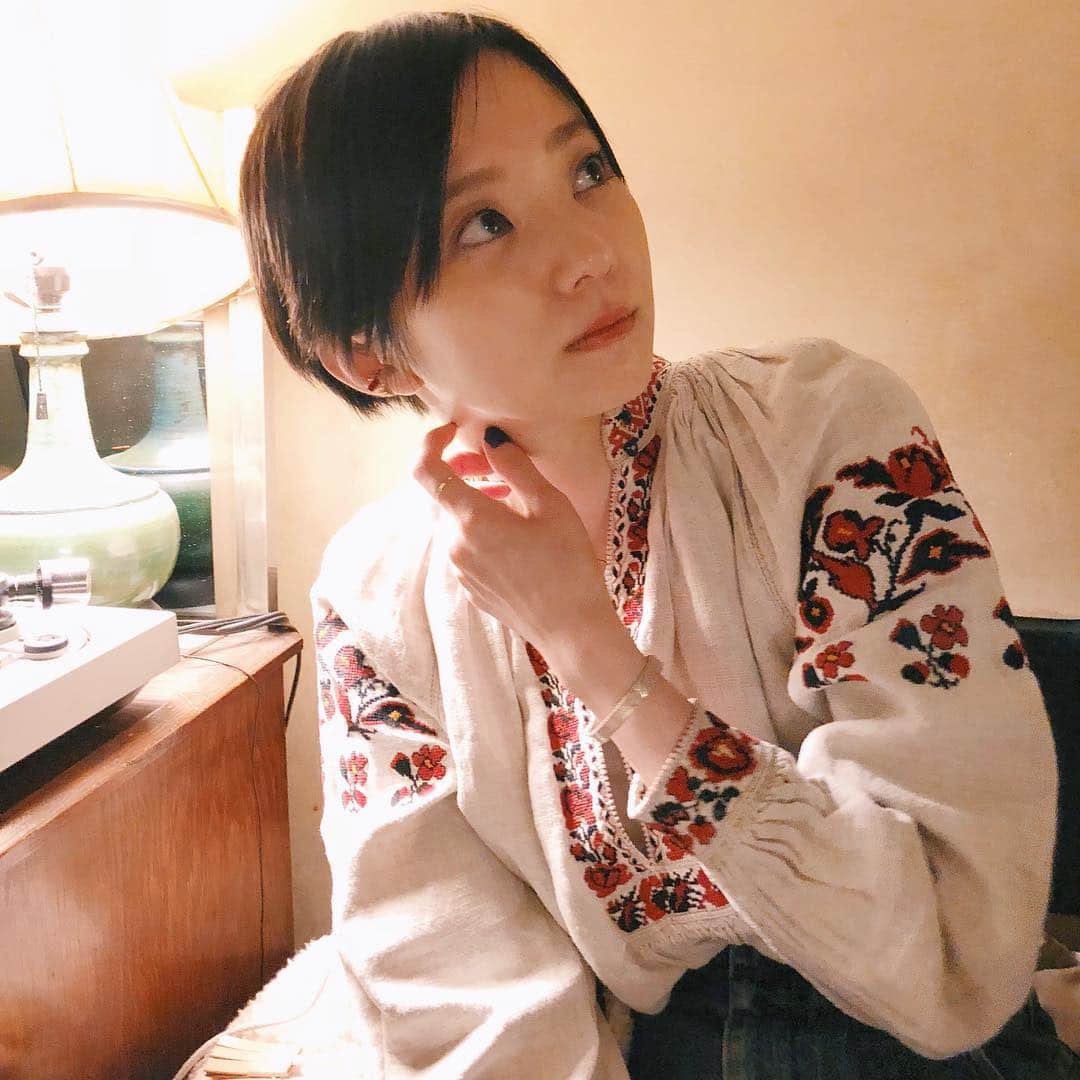 藤井祥子のインスタグラム：「薄着出来るようになってきて嬉しいかぎり🌹」