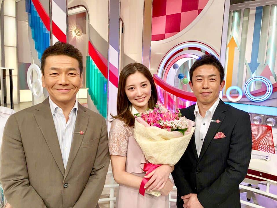 大石絵理のインスタグラム：「1年間出演させていただいたGoing!Sports&Newsを卒業しました🌸 毎週本当に楽しい土曜日でした☺️ Going!メンバーはみんなのファーストキスがいつかを知っているくらい仲良しなんです😂💋 史上最高視聴率もとれ、たくさんの方々に支えてもらっていたんだなと改めて感じました😌 感謝の気持ちを忘れずに、これからもみなさんに楽しんでもらえるよう頑張りますので、応援よろしくね😘😘 ありがとうございました❤️ 大石絵理 #going #goingsportsnews #日テレ」