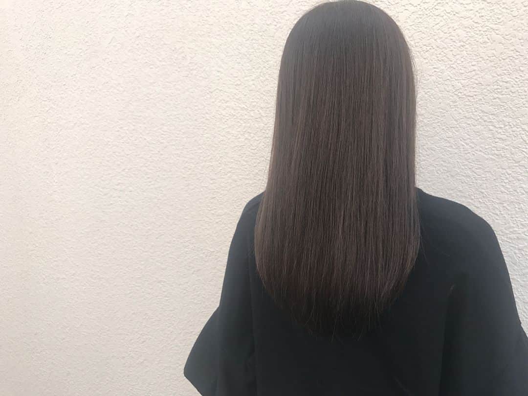 赤谷奈緒子のインスタグラム：「Belle💛写真分かりずらいけど、とっても綺麗な色にしてもらいました♡ @ichiroakatani  @hair_salon_belle . . #color #cut #hair #maintenance #thankyou #미용실 #belle」