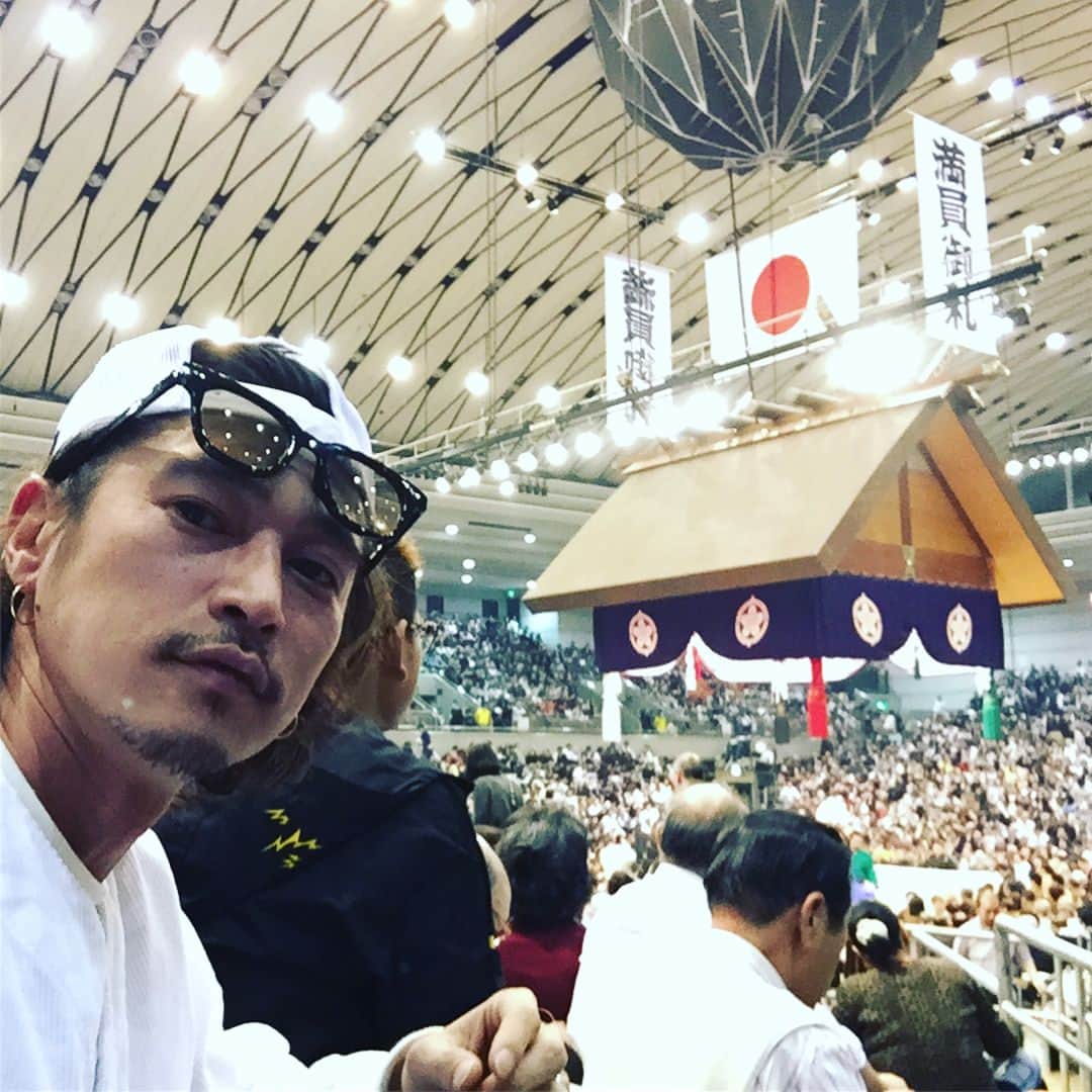 窪塚洋介のインスタグラム：「#yosukekubozuka "Senshuraku of Ozumo in Osaka basho"」