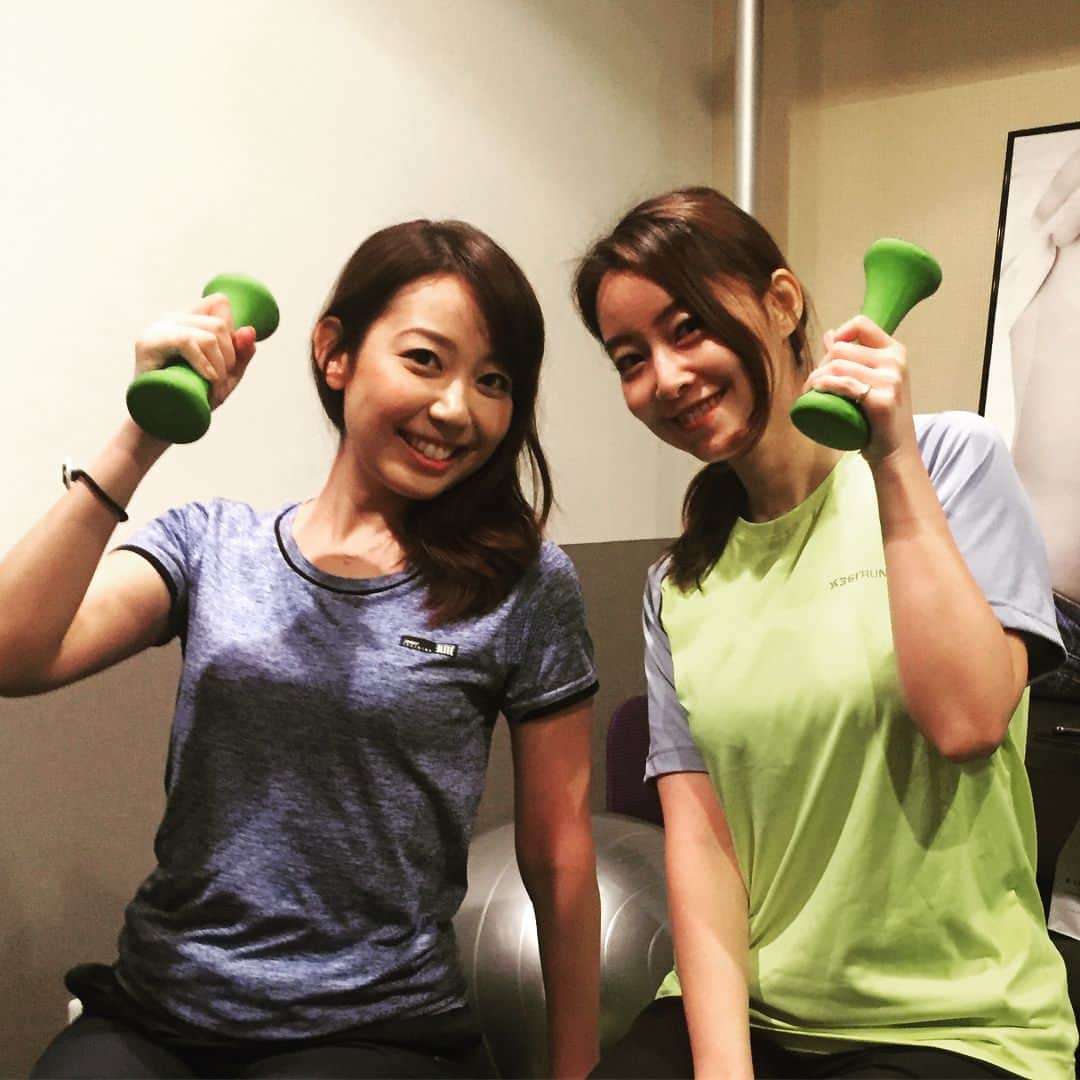 須黒清華のインスタグラム：「元ジョッキー、梶さんのジムで、みづきとトレーニング♪ 重力に逆らえない年齢だから…笑 そして意外と追い込むの、嫌いじゃないのです♪ #トレーニング #芹澤みづき #梶さん #元ジョッキー🏇 #綺麗なからだ目指します #追い込むの嫌いじゃない #汗かいてスッキリ✨」