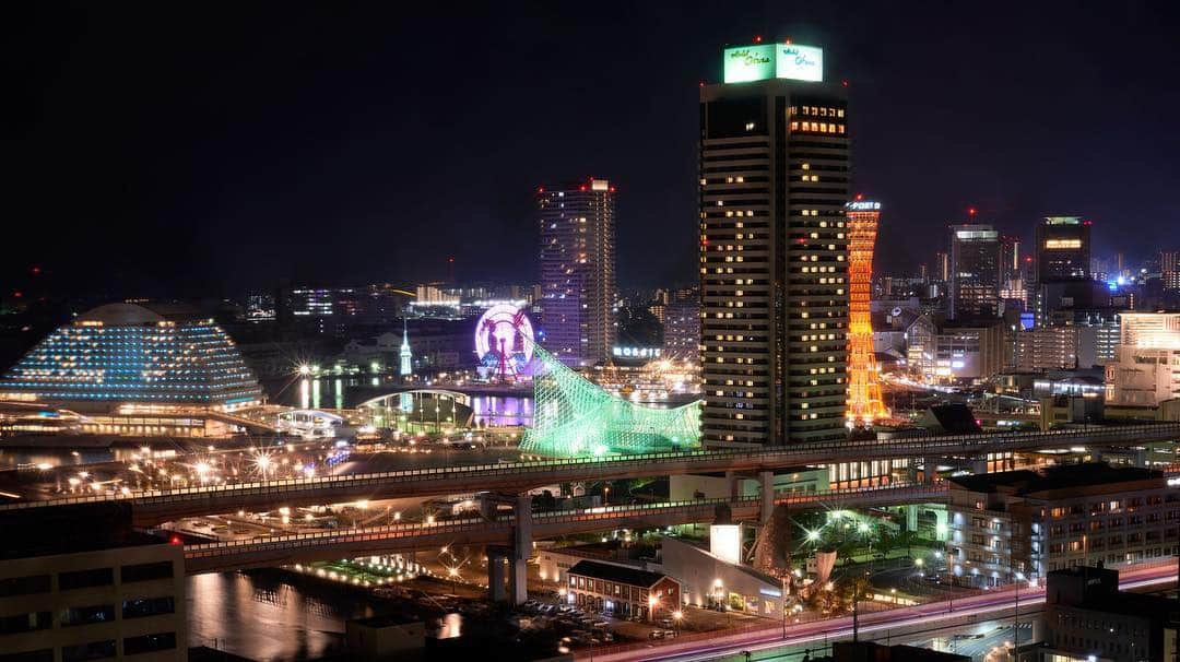 のインスタグラム：「. 今夜もハーバーランドの夜景が 神戸の夜を彩ります。  Looking great as usual Kobe! _ #viewfromhere #kobeharborland #夜景 #ハーバーランド #神戸 #omotenashihotels #orientalhotelkobe #orientalhotel #オリエンタルホテル」
