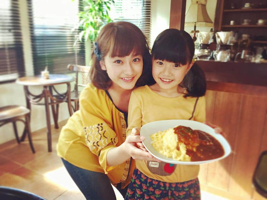 平祐奈さんのインスタグラム写真 - (平祐奈Instagram)「公開まであと6日🐝 幼少期の奈緒と現在の奈緒✌︎ 元気いっぱいでかわいい礼ちゃん☺️ #映画honey #3月31日 #鬼キュンロードショー  #honeyは甘酸っぱい #エンドロールも見逃せない  #友情と家族愛にも鬼キュン #オフショット  #幸せすぎてバカになりそう #見た後は絶対オムライス食べたくなる  #筧礼 ちゃん」3月25日 21時28分 - yunataira_official