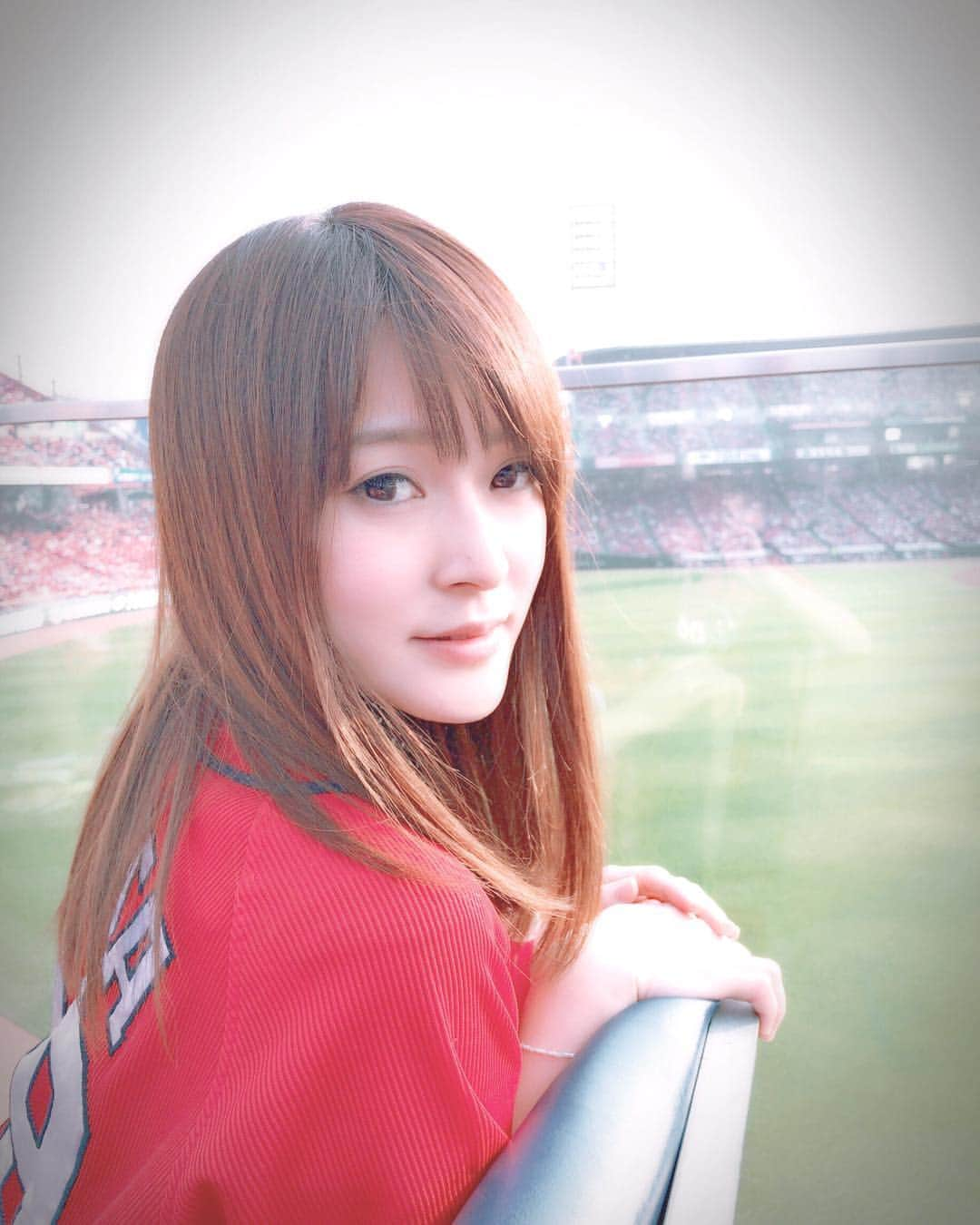 天野恵のインスタグラム：「お母さんとズムスタ観戦☺️❤️ #プレミアムテラス #カープ #Carp #カープ女子 #広島 #こいほー #勝ち #オープン戦 #また来たいな☺️」