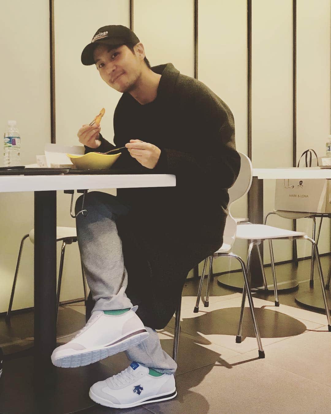 キム・ジソクのインスタグラム：「. . .“내좋초양새신백지혼떡맵달아이야스동데아데” . . .」