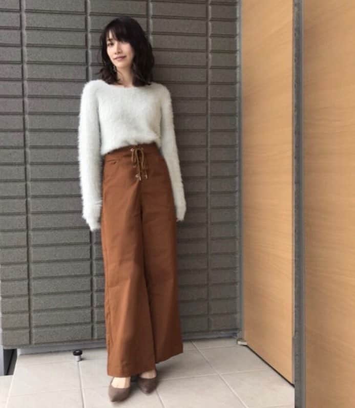 のインスタグラム：「#まきふく blogアップしました♪ #フェザーヤーン #ニット #もこもこ @urs_official @raffia_kobe @jewcas_raffia」