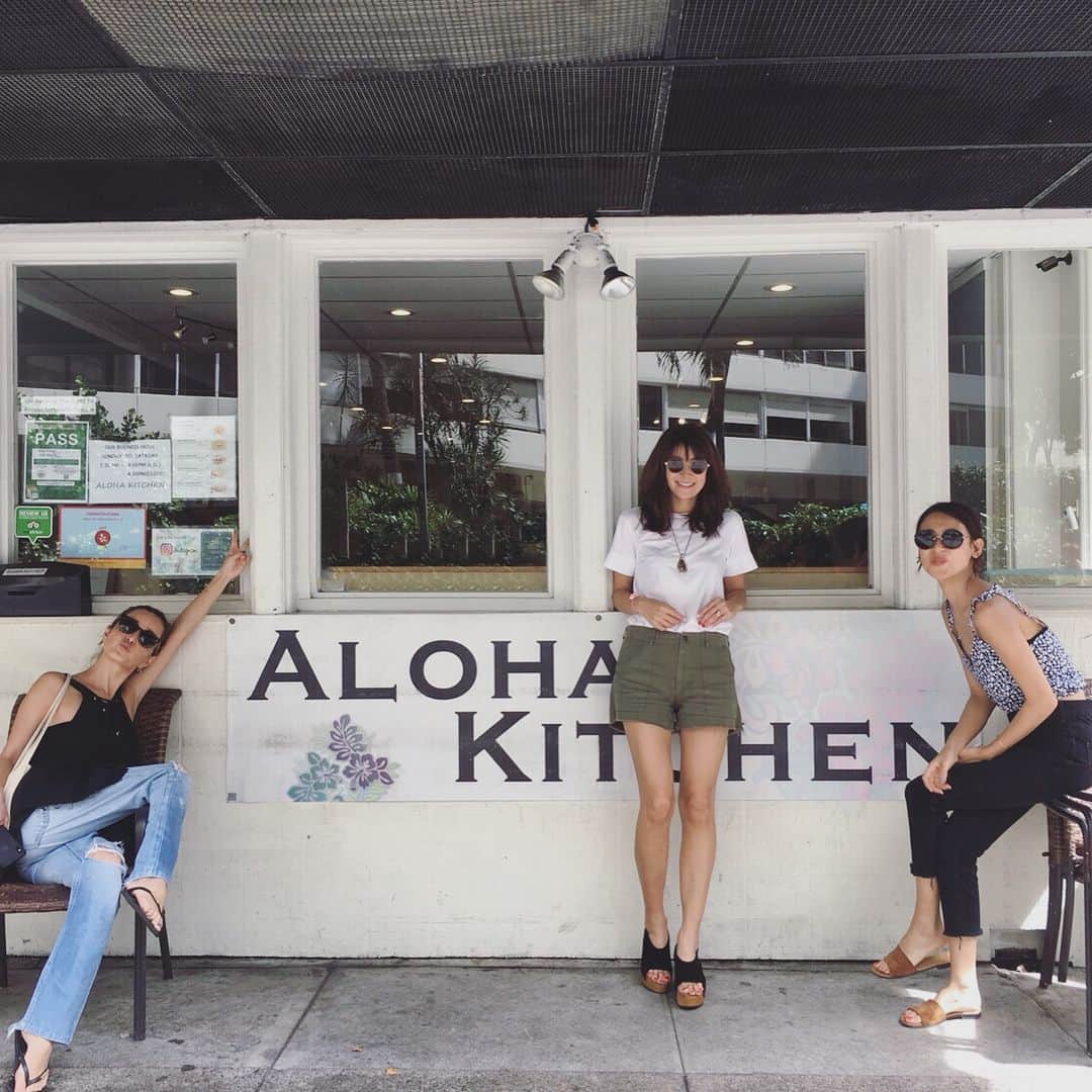 小泉里子さんのインスタグラム写真 - (小泉里子Instagram)「みんなでAloha Kitchen. 美味しかった〜(^^) #hawaii #alohakitchen」3月26日 10時56分 - satokokoizum1