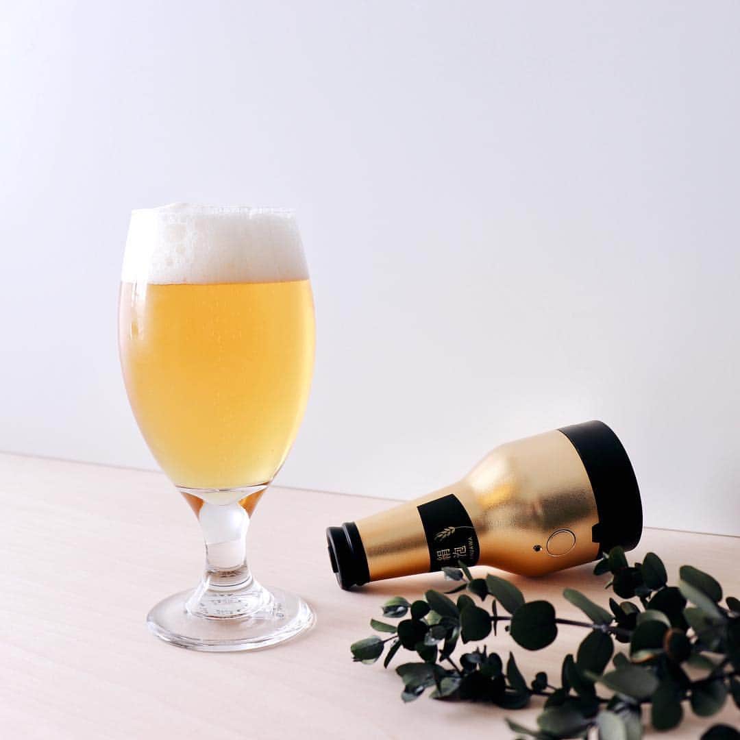 のインスタグラム：「いつものビールをもっと美味しく🍺✨ W超音波で豊かなクリーミー泡がつくれるビアサーバーでお花見も楽しもう🌸 . ✔︎ 商品情報 絹泡ビアサーバー 瓶タイプ / 2679円 ティアドロップ グラス / 648円 . #ビアサーバー #お花見 #ビール #ロフト #LOFT」