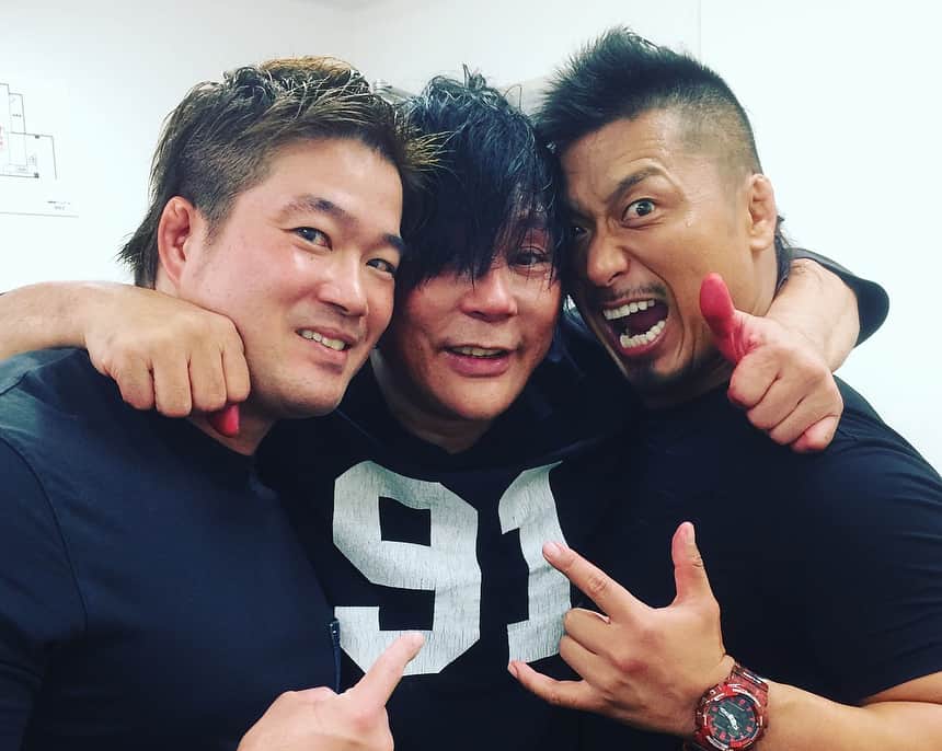 鷹木信悟さんのインスタグラム写真 - (鷹木信悟Instagram)「‪佐賀県神埼市にある大仁田さんの選挙事務所へ行ってきた！‬ ‪会ったのは去年の引退試合以来だが、相変わらずお元気そうでした。‬ ‪市長になったら俺と電流爆破で闘ってもらうかな？笑‬ ‪必勝！ファイヤー！‬ ‪#prowrestling ‬ ‪#大仁田厚‬」3月26日 11時32分 - takagi__shingo