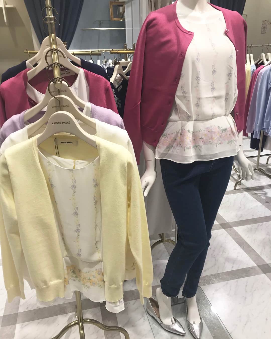 LAISSE PASSEさんのインスタグラム写真 - (LAISSE PASSEInstagram)「有楽町マルイおすすめアイテム❤︎﻿ ﻿ 新作アイテム入荷中♪﻿ シアーチェックVカラーワンピースが人気です✨﻿ ﻿ イベントSHOPでは、﻿ フォトスペースもご用意💕﻿ ﻿ ぜひSHOPまでお立ち寄りください^ ^﻿ ﻿ ﻿ #laissepasse #レッセパッセ #有楽町マルイ #新作 #チェックワンピース #トレンチコート #春コーデ #フォトスペース」3月26日 12時10分 - laisse_passe