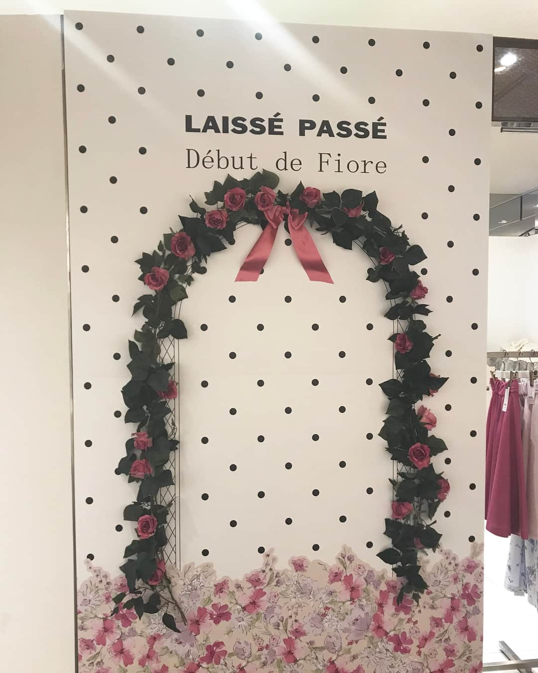 LAISSE PASSEさんのインスタグラム写真 - (LAISSE PASSEInstagram)「有楽町マルイおすすめアイテム❤︎﻿ ﻿ 新作アイテム入荷中♪﻿ シアーチェックVカラーワンピースが人気です✨﻿ ﻿ イベントSHOPでは、﻿ フォトスペースもご用意💕﻿ ﻿ ぜひSHOPまでお立ち寄りください^ ^﻿ ﻿ ﻿ #laissepasse #レッセパッセ #有楽町マルイ #新作 #チェックワンピース #トレンチコート #春コーデ #フォトスペース」3月26日 12時10分 - laisse_passe