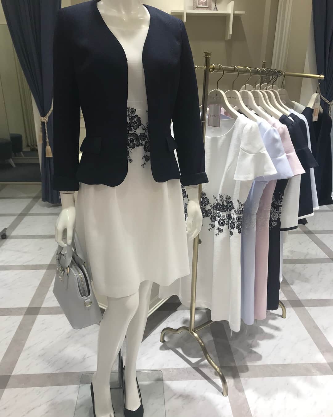 LAISSE PASSEさんのインスタグラム写真 - (LAISSE PASSEInstagram)「有楽町マルイおすすめアイテム❤︎﻿ ﻿ 新作アイテム入荷中♪﻿ シアーチェックVカラーワンピースが人気です✨﻿ ﻿ イベントSHOPでは、﻿ フォトスペースもご用意💕﻿ ﻿ ぜひSHOPまでお立ち寄りください^ ^﻿ ﻿ ﻿ #laissepasse #レッセパッセ #有楽町マルイ #新作 #チェックワンピース #トレンチコート #春コーデ #フォトスペース」3月26日 12時10分 - laisse_passe