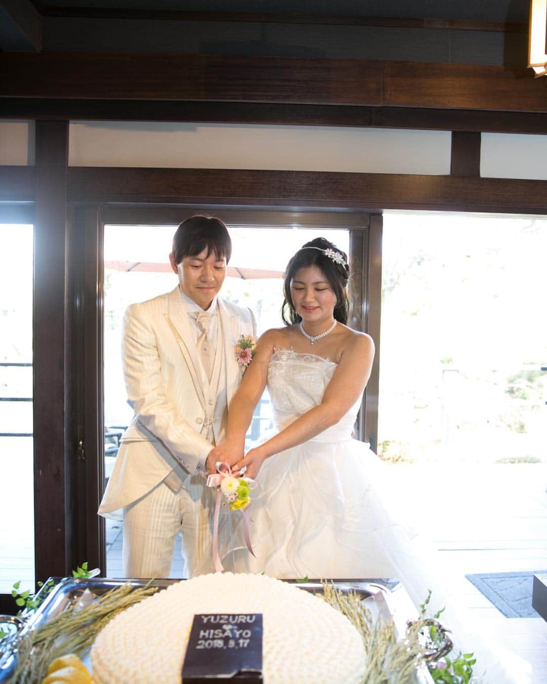 小林樓《新潟県見附市：結婚式場》のインスタグラム：「おにぎり！？ケーキ！？ #小林樓#結婚式#wedding#ウェディング#和モダン#結婚式レポ#大人女子#大人可愛い#大人婚#可愛い#日本庭園#JapaneseGarden#和婚#白無垢#色打掛#新潟県#新潟#見附市#見附#中越#和婚をもっと盛り上げたい#新潟プレ花嫁#新潟卒花嫁#新潟花嫁#新潟プレ花嫁#プレ花嫁#卒花嫁#marry花嫁#小林楼#新潟花嫁#思わず写真を撮りたくなる結婚式」