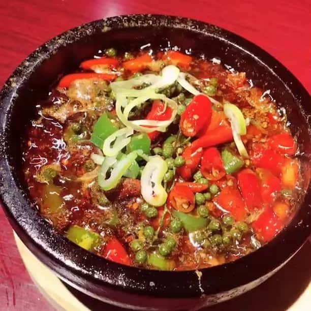のインスタグラム：「今、陳家私菜では私とコラボした麻婆豆腐と麻辣刀削麺のお店一の激辛レベルの地獄を越えた天獄が食べられる期間中です🌶ぜひ我こそはという方、チャレンジしてみてね🌶 ・ #激辛 #激辛料理 #激辛グルメ #激辛好き #激辛部 #激辛女子 #辛スタグラム #激辛アミーゴ #カラミーゴ #陳家私菜 #コラボメニュー #spicy #spicyfood #四川フェス」