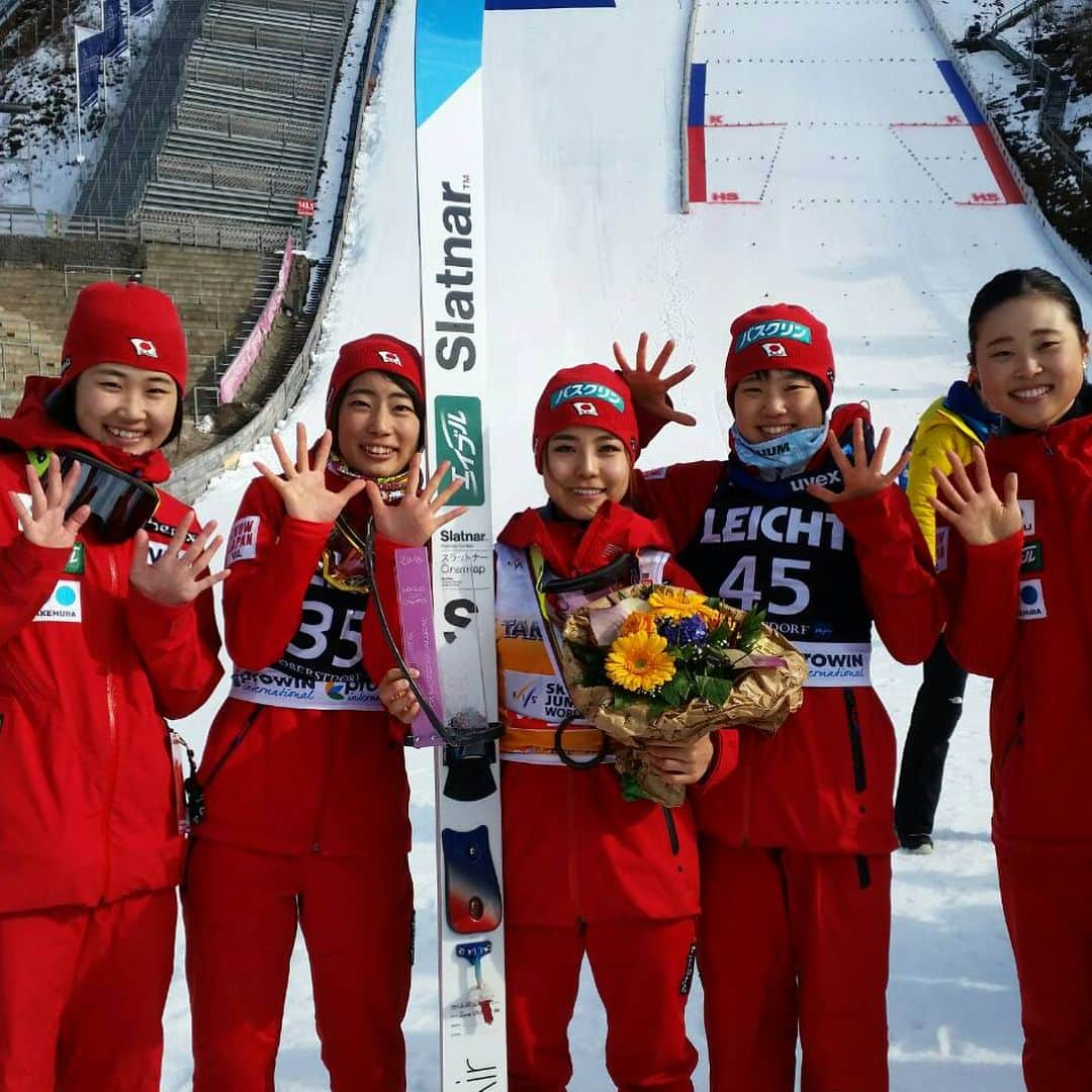 岩渕香里さんのインスタグラム写真 - (岩渕香里Instagram)「2017/18シーズンが終わりました！ いい意味でも悪い意味でも安定の成績で終了です。少しだけ頭も心も体も休憩をとって、また次の目標に向けて動き出したいと思います。 この冬もまたこうして怪我なく終えられたことに安心しています。 支えてくださった全ての方に感謝です。 ありがとうございました！ 素敵な春が訪れますように！  Finished my 2017/18 season at Oberstdorf! It gave me a chance of growth. Thanks for all support for me!ARIGATOUGOZAIMASITA! Have a good spring vacation!」3月26日 18時28分 - i_am_kaoriiwabuchi