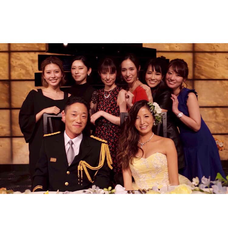 のインスタグラム：「えりな結婚おめでとう👰❤️ . . . #happywedding  #息子の海心くんにも会えた 👶🏻💕 #ホッペを吸いたくなるくらい愛おしかった #花嫁の谷間をここぞとばかりに覗き込んできました #久しぶり感一切ない仲間たち #相変わらず可愛く面白い #素敵な式に呼んでくれてありがとう」