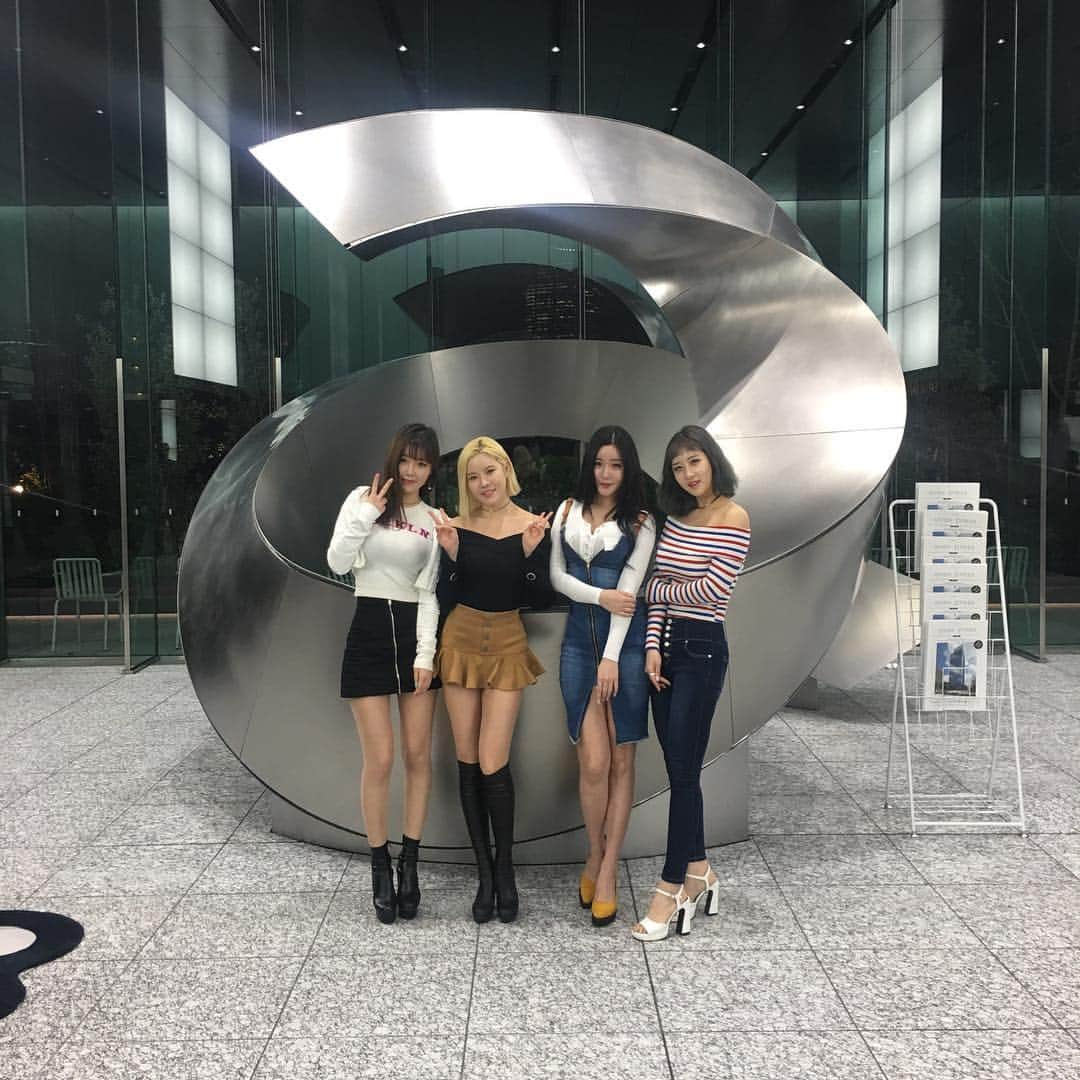 ゴウンさんのインスタグラム写真 - (ゴウンInstagram)「#avex #meeting #laysha #hyeri #chaejin #goeun #som #레이샤 #혜리 #채진 #고은 #솜 #japan #일본 #tokyo #도쿄 #에이백스 #미팅」3月26日 19時47分 - goeun.1226