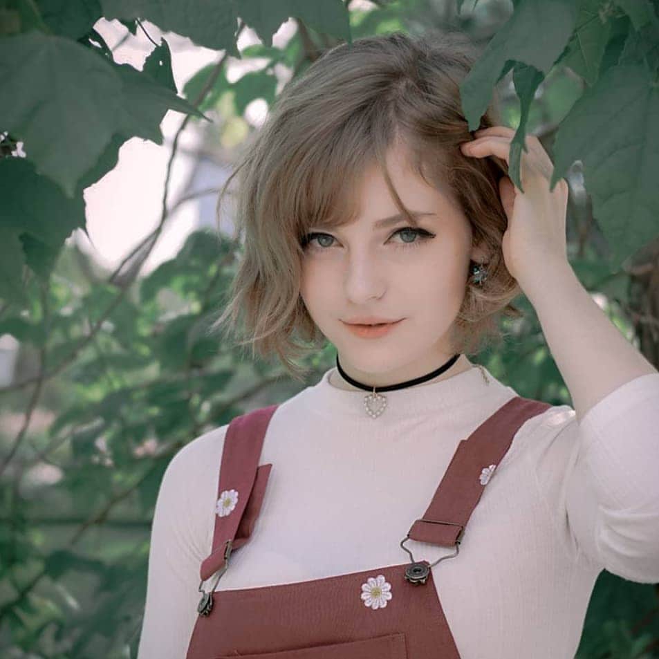Ella Freyaのインスタグラム：「🍃🌼🌞 Photo by @bam_masthulada」