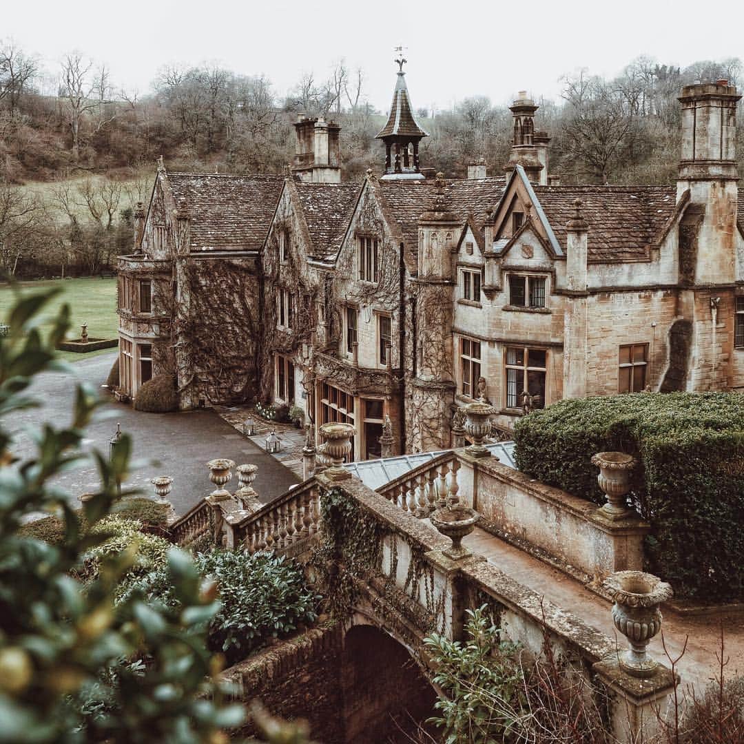 adamのインスタグラム：「compulsory stop at castle combe village at the weekend - one of the prettiest villages in the uk for sure.」