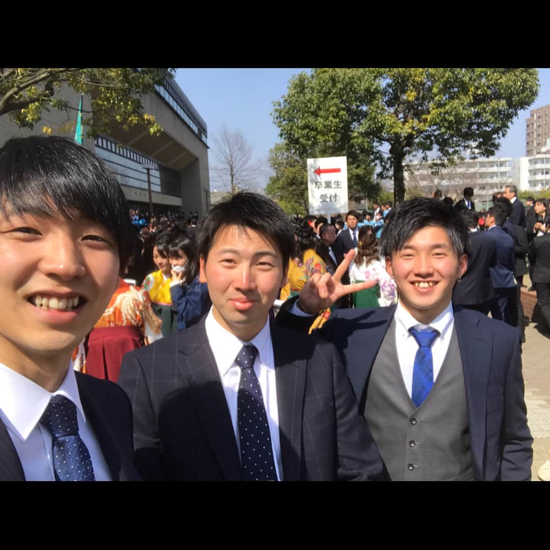 鈴木遼太郎さんのインスタグラム写真 - (鈴木遼太郎Instagram)「. こんばんは！ . 本日、東北学院大学の卒業式があり、無事卒業することができました！4年間、すごく濃い時間を過ごしました(^^) . 素晴らしい仲間、先輩、後輩、友人、先生などたくさんの方々に本当に感謝です😊 . この4年間を無駄にせず頑張って行きます！ . 帰省しても野球部、またみんなで集まりましょ！！！そしてみんながんばろおおおお🐴 . #東北学院大学 #野球部 #リーベガチ勢 #ありがとう」3月26日 20時40分 - taro071024