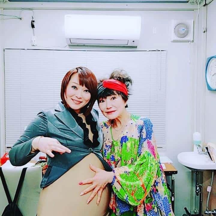 五十嵐サキさんのインスタグラム写真 - (五十嵐サキInstagram)「明日からの西梅田のお稽古でした🍀  #末成由美　姉さん #オシャレ #素敵 #由美姉さん #以前 #急遽#家にお泊まりさせて頂いた #Tバック#パンツ#くださった #サイズ合わず #おしり#割れ目#スリキレタ #有り難うございます #よしもと西梅田劇場  #よしもと新喜劇  #吉本新喜劇 #五十嵐サキ #自腹」3月26日 20時56分 - saki_igarashi