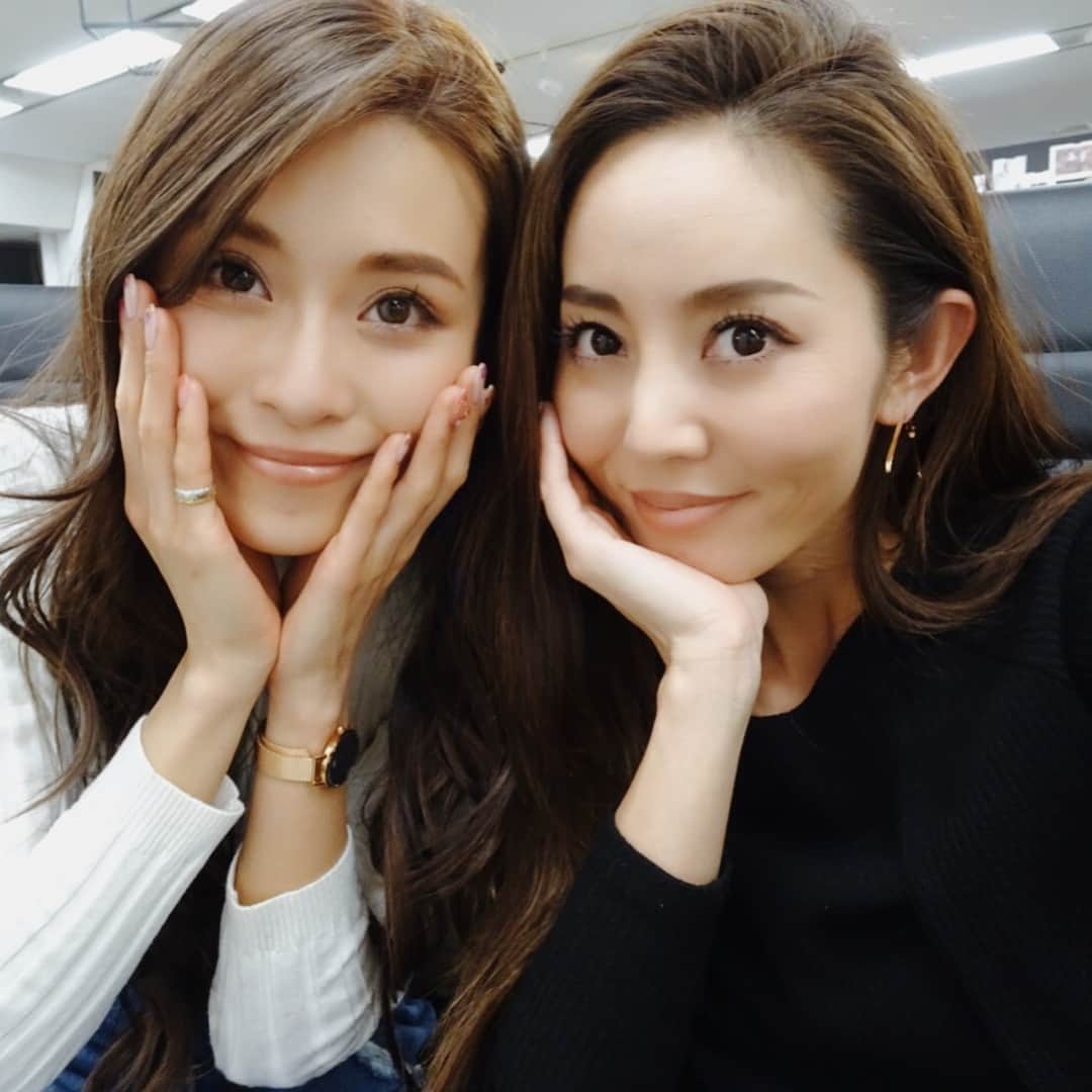 のインスタグラム：「久々のmuramika💜 久々のインスタLIVE💜 ご視聴頂きありがとうございました💜💜 また定期的にやろうかなと思ってます🤤 再入荷のシアーニュアンスワンピのドット柄が先程サイトにupされたので、前回買い逃してしまった方はプロフィールからとべるので、是非チェックしてみて下さいね💕 #MIELIINVARIANT #muramika」